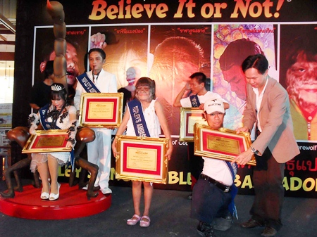 Supatra Sasuphan (center) and other Thais with unique abilities were recently invited to Pattaya to showcase their talents.